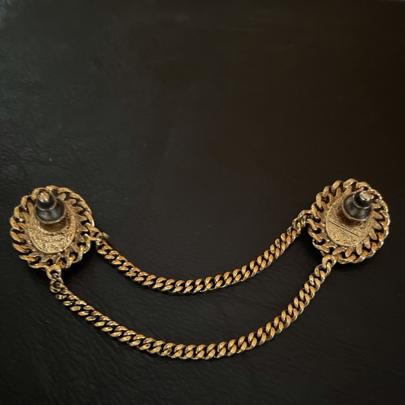 CHCHAREL Vintage Double Pins Oval Pearls And Gold Tone coat Sweater pin. HTF - Picture 3 of 6